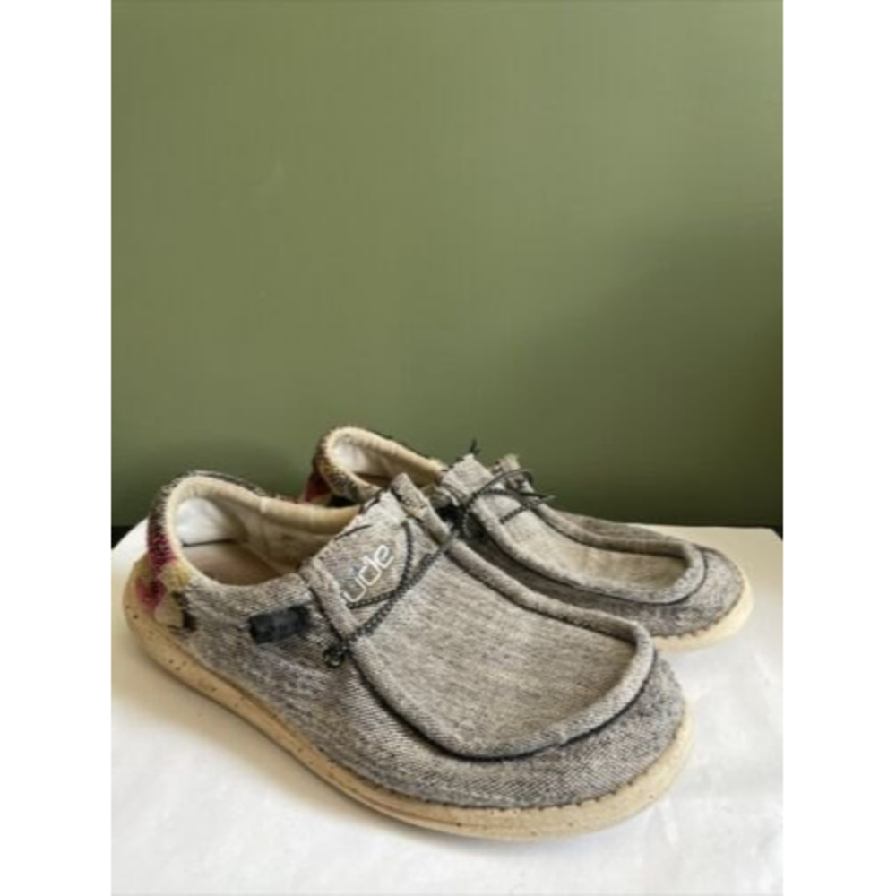 men’s size 10 fabric hey dude slip on/loafer shoes. black-and-white color